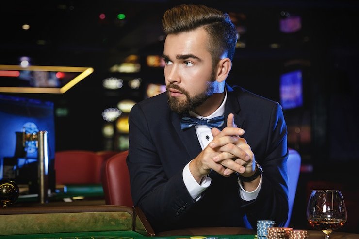 Dealer profesional boston slot bermain blackjack live dengan kartu fisik dan interaksi real-time dengan pemain